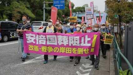 Japonlar Şinzo Abe'nin cenaze törenini protesto etti