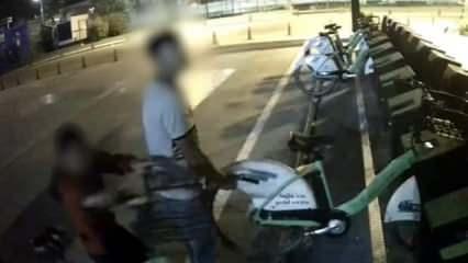 Zorlaya zorlaya yerinden çıkarıp, belediyenin bisikletlerini çaldılar