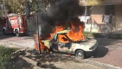 Avcılar'da 3 yıldır kullanılmayan kamyonet alev alev yandı