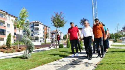 Başkan Çınar, İlyas mahallesinde yapımı süren yeni park alanını inceledi