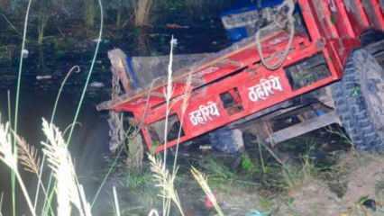 Hindistan'da traktör devrildi: 26 ölü