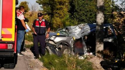 Konya'da korkunç kaza! Hafif ticari araç beton direğe çarptı: 2 ölü 3 yaralı