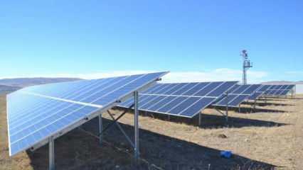 Sivas'ta belediyenin kurduğu güneş panelleri, tüm beldenin elektrik yükünü çekiyor