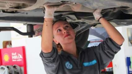 19 yaşındaki kadın oto tamirci 'Eslem Usta' hem bakım yapıyor hem araba tamir ediyor