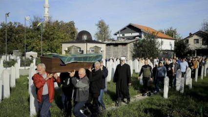 Bosna Hersek'te 22 kurbana ait kemik kalıntıları tek tabutta defnedildi