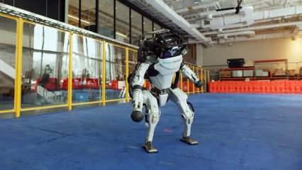 Boston Dynamics robotlarını asla silahlandırmayacağını söyledi