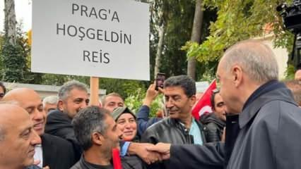 Cumhurbaşkanı Erdoğan Prag'da! Türk vatandaşlarından sevgi seli