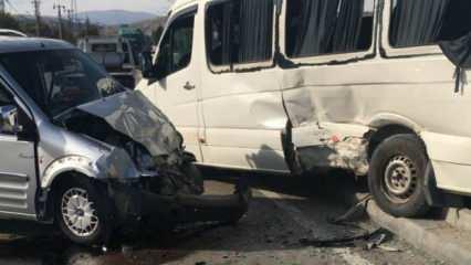 Ankara'da işçi servisi ticari araçla çarpıştı: 10 yaralı   
