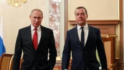 Medvedev: Putin, Ukrayna'daki siyasi rejimi tamamen dağıtmalı