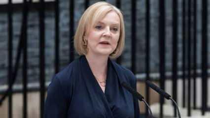 İngiltere'de siyasi kriz: Başbakan Liz Truss da istifa etti