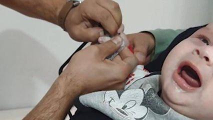 Bebeğin parmağı telefon kılıfına sıkıştı: İtfaiye kurtardı