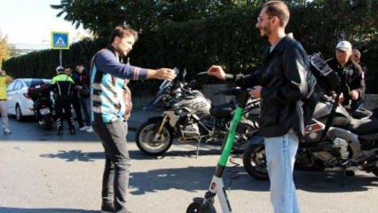 Beşiktaş'ta fosforlu yelek giymeden scooter kullananlara ceza