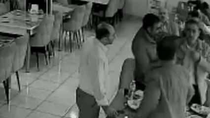 Van'da yedikleri nefes borusunu tıkayan m&uuml;şteriyi b&ouml;yle kurtardı