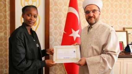 Bursa'da Müslüman olan Kenyalı kadın Zeynep ismini aldı