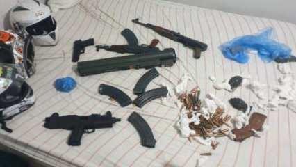 Gaziosmanpaşa'da operasyon: Lav silahı, Kalaşnikoflar, el bombaları...
