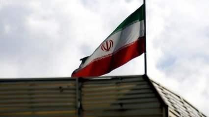 İran, 300 kilometre menzilli yeni füzesini tanıttı