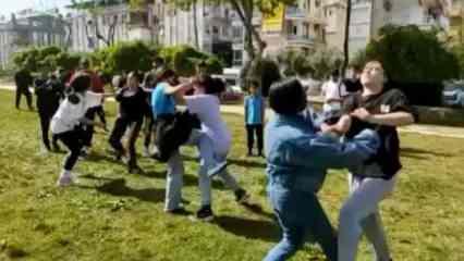 Utanç verici görüntüler... Antalya'da ortaokullu kızlar tekme tokat kavga etti