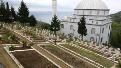 Çanakkale Şehitliği’nden esinlendi, Trabzon'daki köyünde tek tip mezarlık yaptı