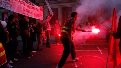 Paris'te düşük maaş protestosu! Hayat pahalılığı nedeniyle Fransa grevlerle sarsılıyor