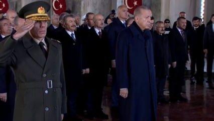 Son dakika: Devlet erkanı Anıtkabir'de: Erdoğan'dan dikkat çeken mesaj!