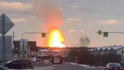 Rusya'da petrol boru hattında güçlü patlama! Dev alev topu metrelerce yüksekliğe ulaştı