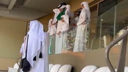 Katar Emiri Şeyh Temim, Suudi Arabastan atkısı taktı!