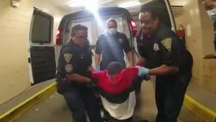 A﻿BD'de gözaltına alınan siyahi, polis aracında kısmi felç geçirdi