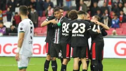 Samsunspor, Denizlispor'a gol oldu yağdı