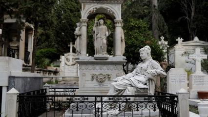 Atina Birinci Mezarlığı sanat tarihine yolculuğa çıkarıyor