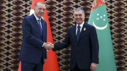 Erdoğan, Halk Maslahatı Başkanı Berdimuhamedov ile görüştü