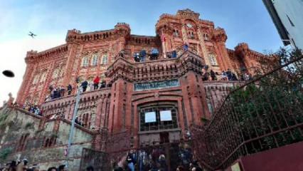 İstanbul buraya akın etti; Kırmızı Mektep'te 'yeni yıl' kuyruğu