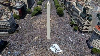 Arjantin Milli Takımı ülkeye ulaştı! 4 milyon kişi sokaklara döküldü 