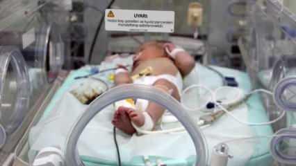 Burdur'da sokağa terk edilen bebeğin durumu kritik