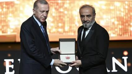 Cumhurbaşkanı'nın elinden ödül alan Yılmaz Erdoğan'a sosyal medya linci!