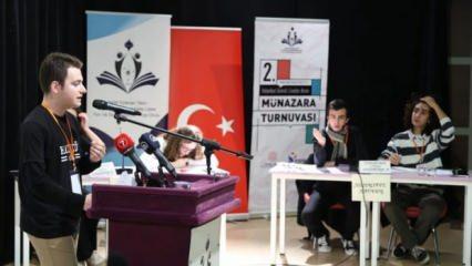 Esenler’de İstanbul Liseler Arası münazara yarışmasında final heyecanı