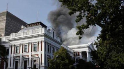 Güney Afrika Parlamentosu'nda yangın