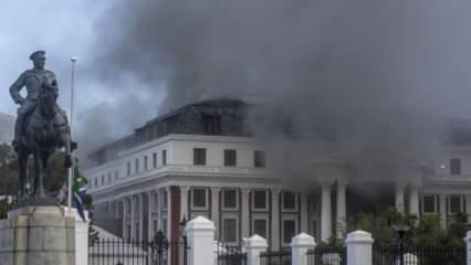 Ülkeyi sarsan olay! Parlamento binasında korkunç yangın! Saatler sonra söndürüldü