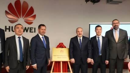 Dünya devi Huawei'den İzmir kararı!