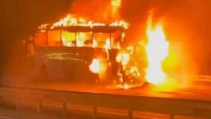Antalya'da seyir halindeki yolcu otobüsü alev alev yandı!