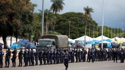 Brezilya'da askerler tetikte bekliyor: Bin 500 kişi gözaltında
