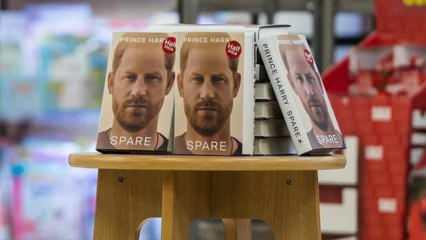 Prens Harry'nin tartışmalı anı kitabı "Spare" satışa çıktı
