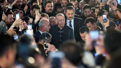 Başkan Erdoğan, Bursa'da gençlerle buluştu! Altılı masaya sert sözlerle yüklendi