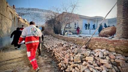 İran'da Van'ı da sallayan 5,4'lük deprem: Yaralı sayısı 194'e çıktı