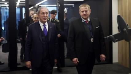 Milli Savunma Bakanı Hulusi Akar, Çekya Başbakanı ile görüştü