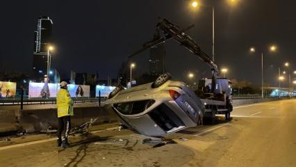 Kadıköy'de devrilen otomobildeki 3 kişi yaralandı