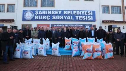 Şahinbey Belediyesi yem dağıtımını sürdürüyor