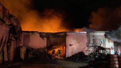 Çatalca'da plastik boru fabrikasında yangın; alevler diğer fabrikaya sıçradı