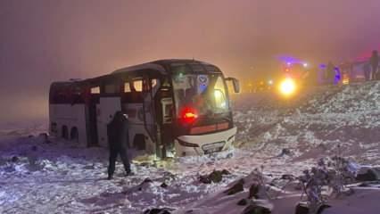 Diyarbakır-Şanlıurfa yolunda otobüs devrildi: 30 yaralı