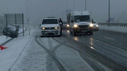 İstanbul Havalimanı yolundaki kar yağışı kazaya neden oldu