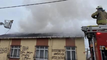 Maltepe'de 3 katlı binanın çatısı alev alev yandı 
